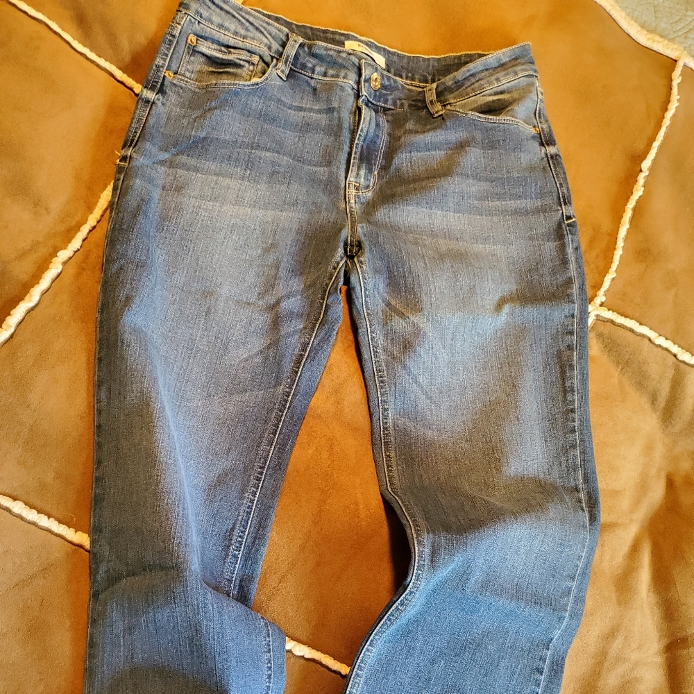 Kensie cropped Jeans, size 10, medium wash